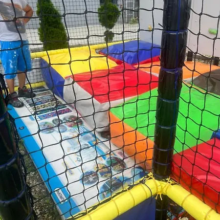 Hotel Black Hut Pension&restaurant *** *