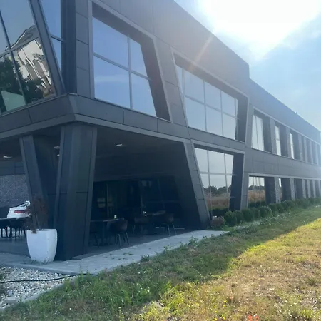 Black Hut Pension&restaurant *** *