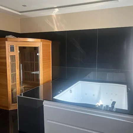 Black Hut Pension&restaurant *** *