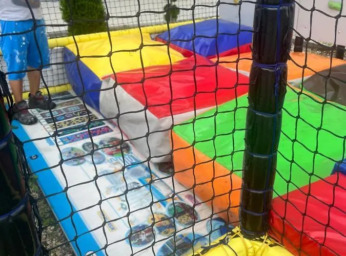 Hotel Black Hut Pension&restaurant *** *