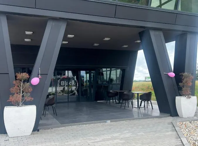 Hotel Black Hut Pension&restaurant *** *