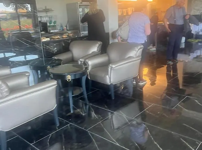 Black Hut Pension&restaurant *** Hotel *